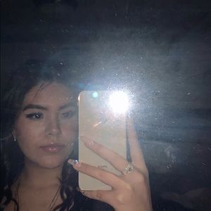 Meet your Posher, Iris